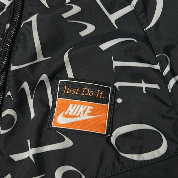 Nike Windbreaker - Picture 2 of 3